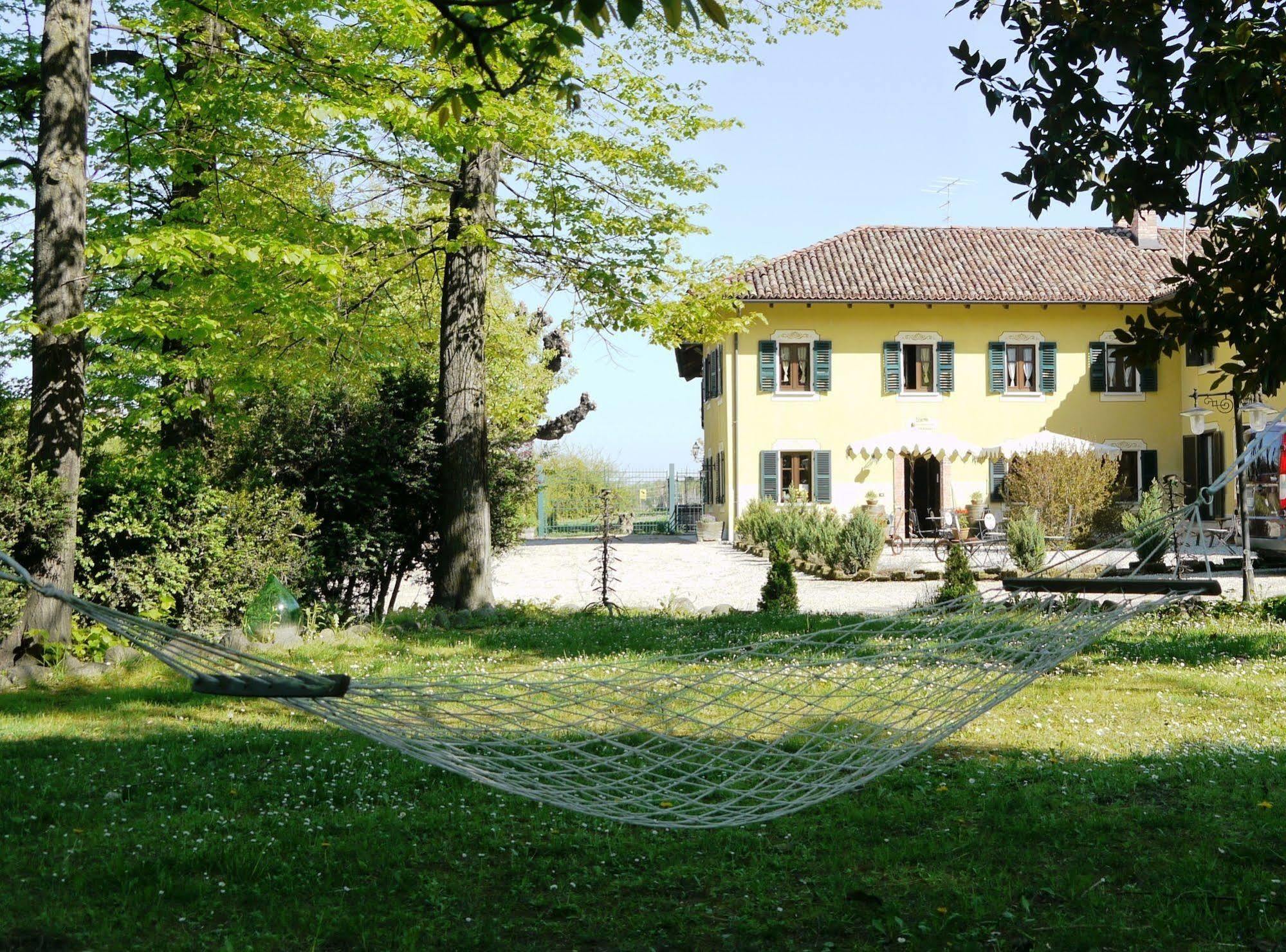 Tenuta Cappallotto Hotel Serralunga d'Alba Buitenkant foto